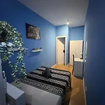 Rooms In Spacious Apartment In City Center